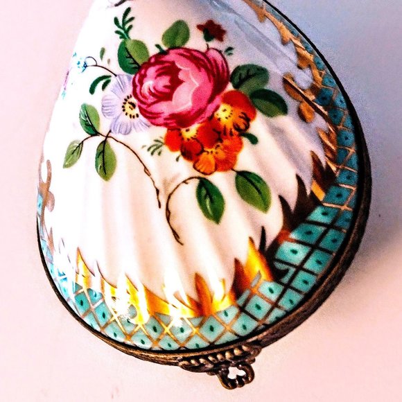 Vintage Porcelain Hinged Clam Shell Trinket Box ~ White/Aqua w/Floral, Gold Trim - Picture 8 of 13
